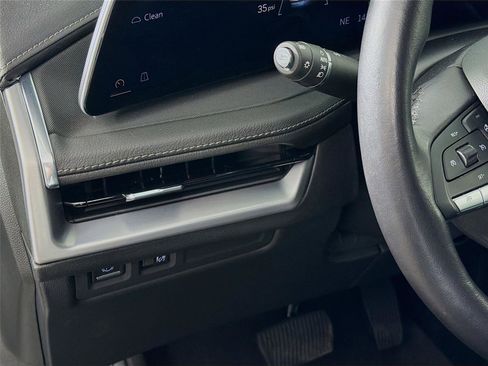 Used 2024 Cadillac XT4 Luxury w/ Cold Weather Package image 10