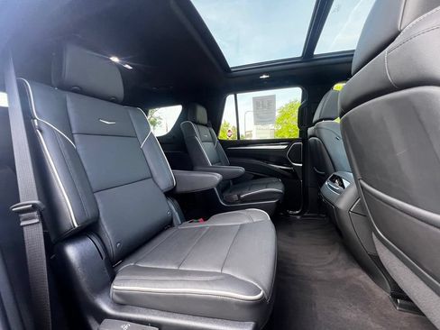 Used 2025 Cadillac Escalade Premium Luxury AWD/4WD image 26