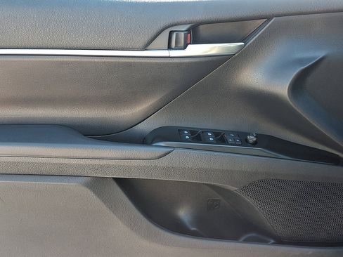 Used 2020 Toyota Camry SE image 13