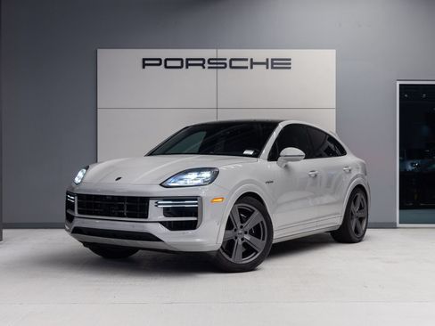 Certified 2026 Porsche Cayenne Turbo AWD/4WD image 1