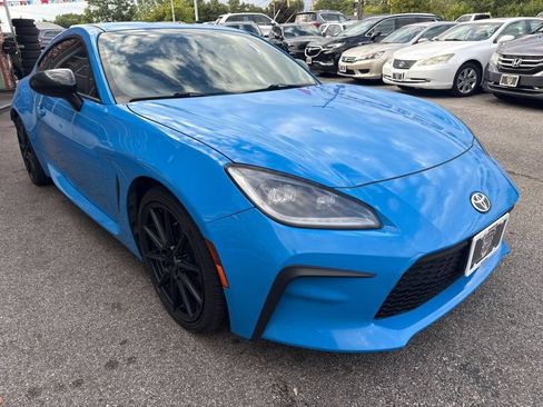 Used 2022 Toyota GR86 Premium w/ ALL Weather Mat Package (TMS) RWD image 3