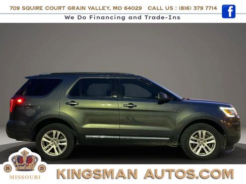Used 2018 Ford Explorer XLT image 3
