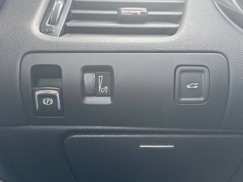 Used 2017 Chevrolet Impala LT FWD image 17