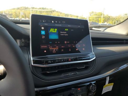 New 2026 Jeep Compass Latitude image 9