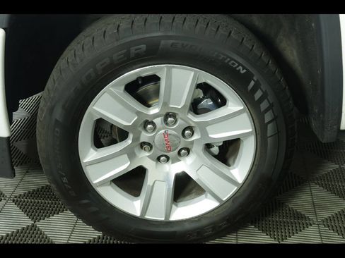 Used 2017 GMC Sierra 1500 SLE w/ SLE Value Package AWD/4WD image 13