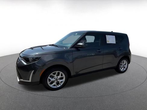Used 2025 Kia Soul LX w/ LX Technology Package FWD image 8