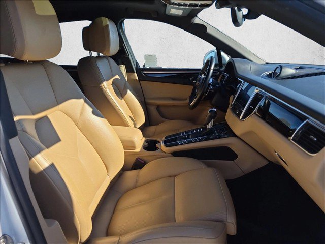 Used 2018 Porsche Macan AWD/4WD image 23