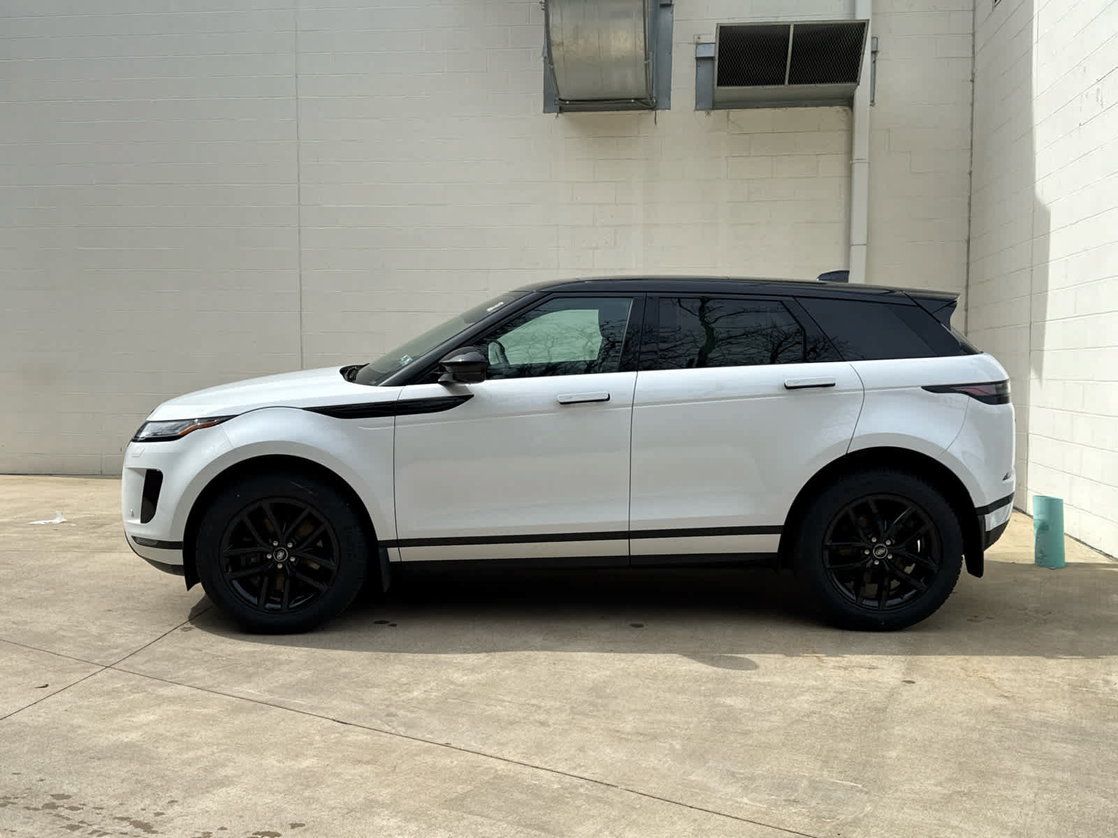 Used 2026 Land Rover Range Rover Evoque S AWD/4WD image 5