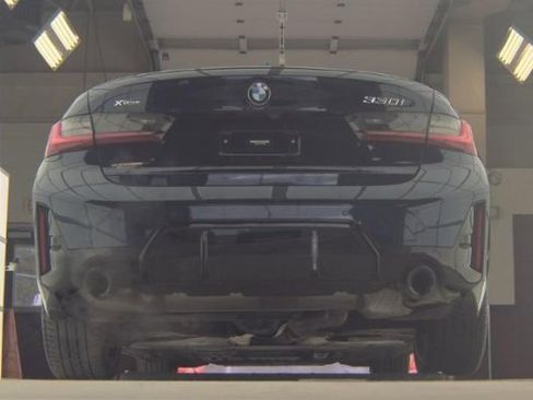 Used 2023 BMW 330i xDrive Sedan w/ M Sport Package image 9