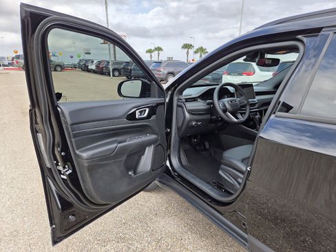 New 2026 Jeep Compass Latitude image 12