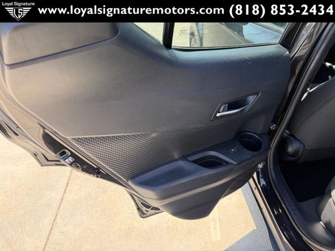 Used 2018 Toyota C-HR XLE FWD image 14