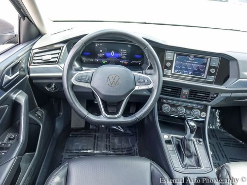 Used 2024 Volkswagen Jetta SE FWD image 11