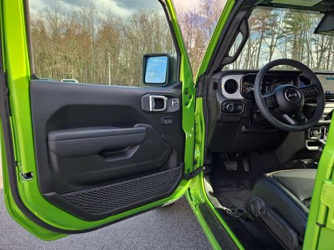 Used 2025 Jeep Wrangler Sport S image 16