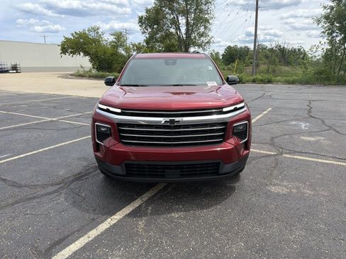 New 2026 Chevrolet Traverse LT w/ Driver Confidence Package AWD/4WD image 2