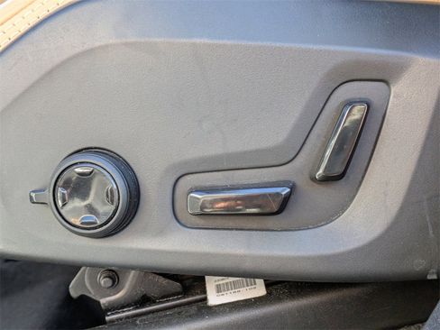 Certified 2024 Volvo XC90 B6 Ultimate w/ Lounge Package image 27