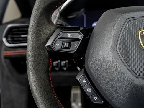 Used 2018 Lamborghini Huracan Performante AWD/4WD image 46
