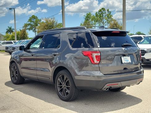 Used 2017 Ford Explorer XLT w/ Equipment Group 202A FWD image 4