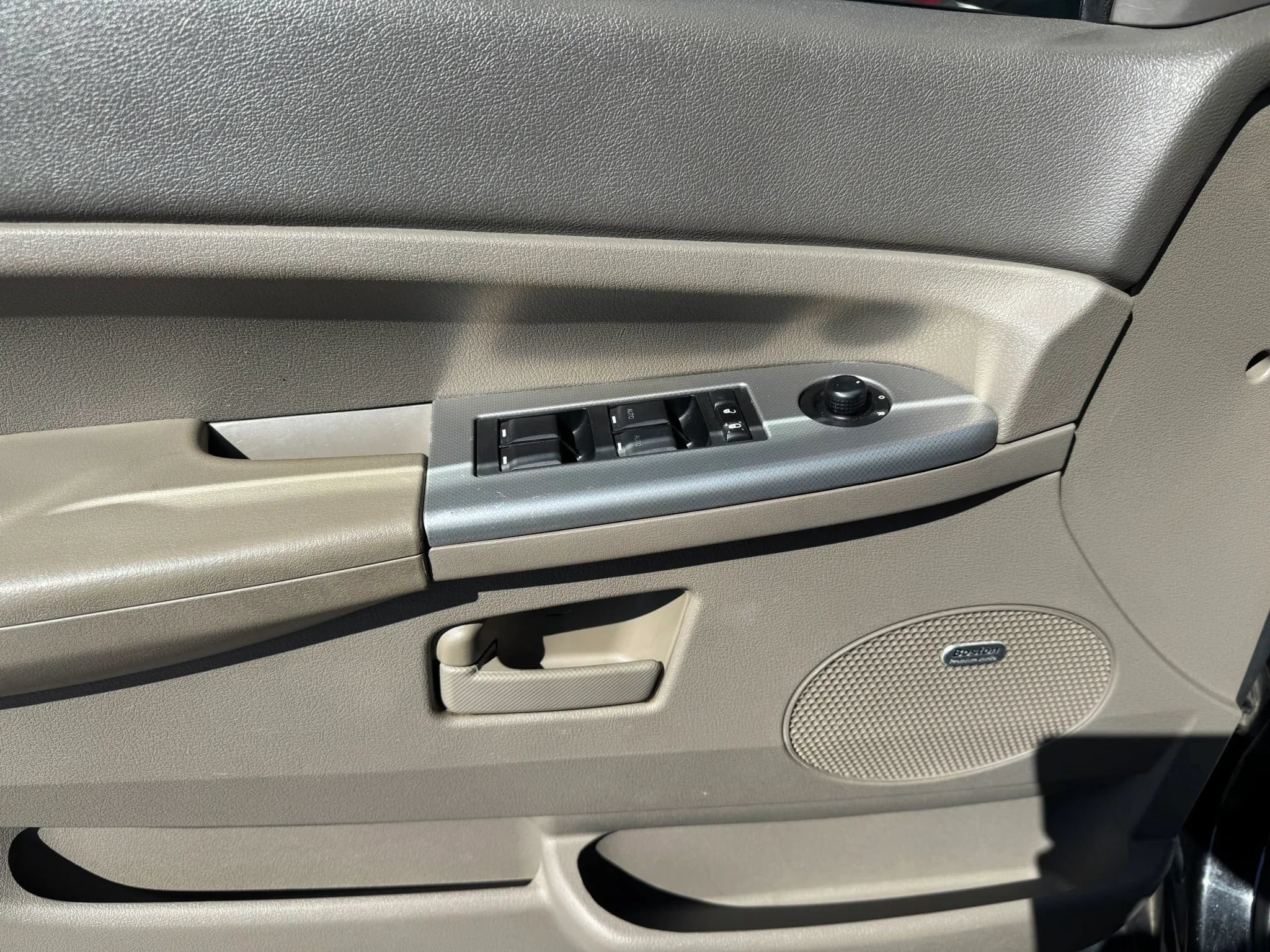 Used 2008 Jeep Grand Cherokee Laredo RWD image 14