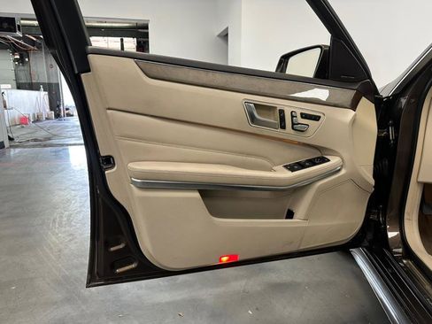 Used 2014 Mercedes-Benz E 350 4MATIC Sedan image 27