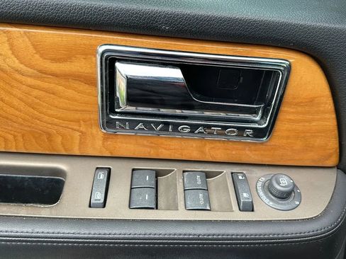 Used 2014 Lincoln Navigator 4WD w/ Equipment Group 101A image 39