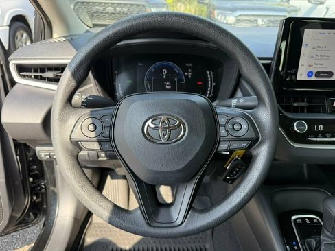 Used 2026 Toyota Corolla LE FWD image 5