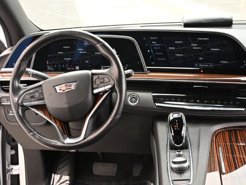 Used 2022 Cadillac Escalade ESV Luxury AWD/4WD image 19