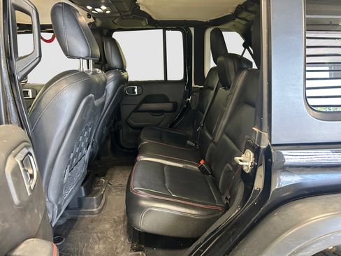 Used 2022 Jeep Wrangler Unlimited Rubicon w/ Cold Weather Group AWD/4WD image 19