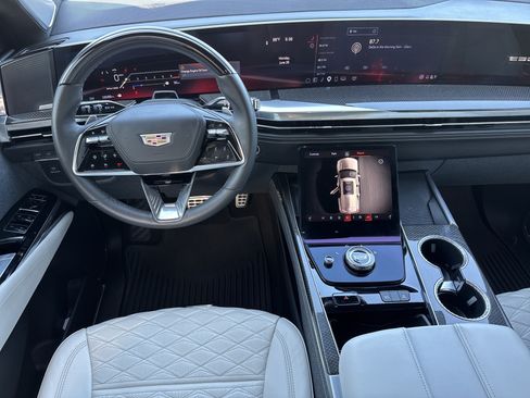 Used 2025 Cadillac Escalade V AWD/4WD image 18