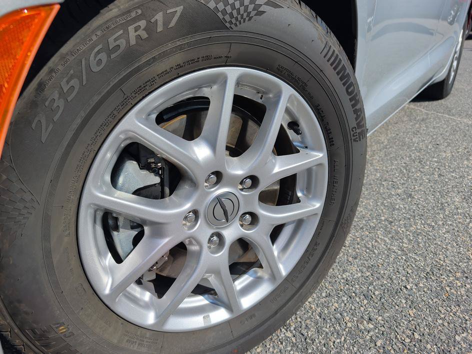 Used 2024 Chrysler Pacifica Touring-L FWD image 7