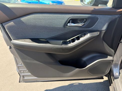Used 2023 Nissan Rogue SV FWD image 12
