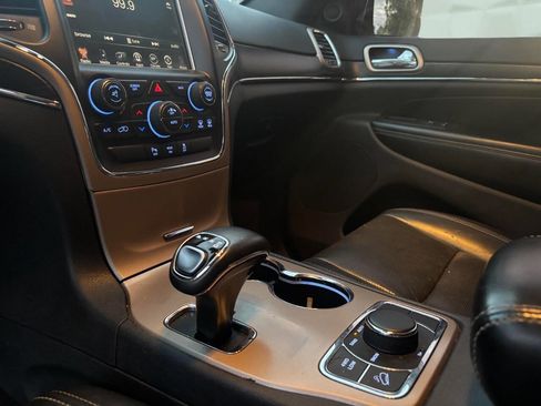 Used 2015 Jeep Grand Cherokee Limited w/ Luxury Group II image 14