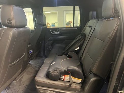 Used 2022 Chevrolet Suburban RST w/ Luxury Package image 9
