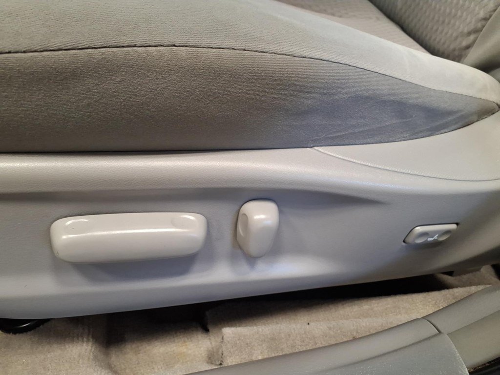 Used 2011 Toyota Camry LE w/ LE Extra-Value Pkg FWD image 18