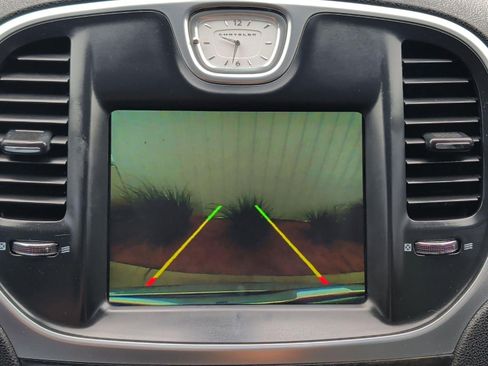 Used 2017 Chrysler 300 C RWD image 19