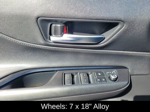 Certified 2021 Toyota Venza LE image 15