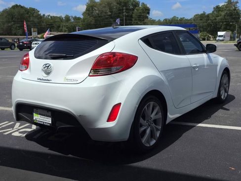 Used 2016 Hyundai Veloster FWD image 5