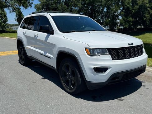 Used 2018 Jeep Grand Cherokee Laredo AWD/4WD image 34