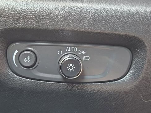 Used 2023 Chevrolet Traverse LT image 55