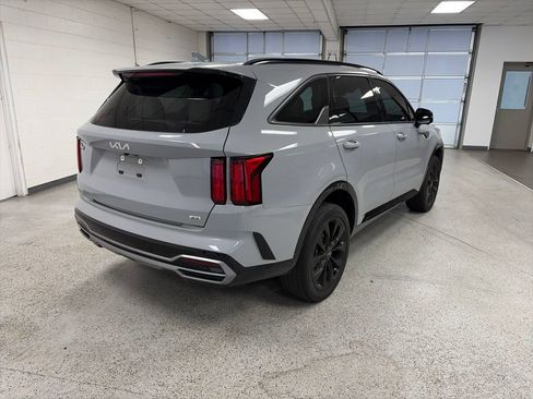 Used 2023 Kia Sorento SX AWD/4WD image 3