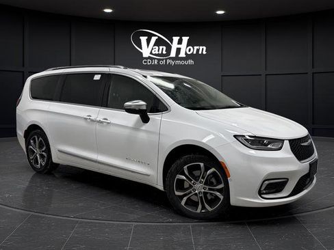 New 2026 Chrysler Pacifica Pinnacle w/ Trailer Tow Group image 44