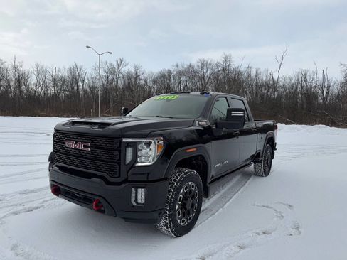 Used 2021 GMC Sierra 3500 AT4 w/ AT4 Premium Plus Package image 3