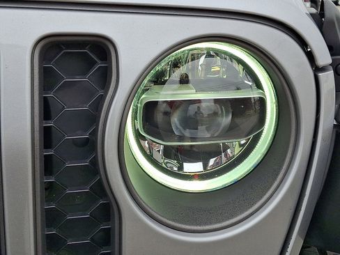 Used 2021 Jeep Gladiator Rubicon image 9