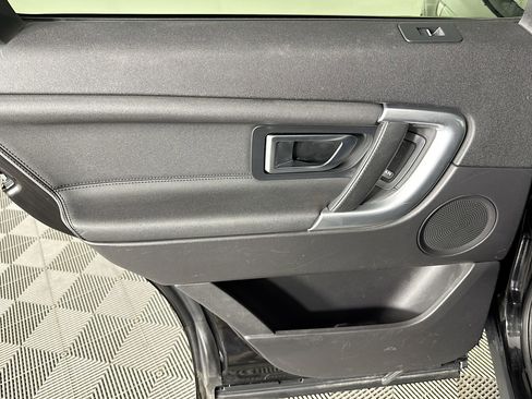 Used 2019 Land Rover Discovery Sport HSE image 25