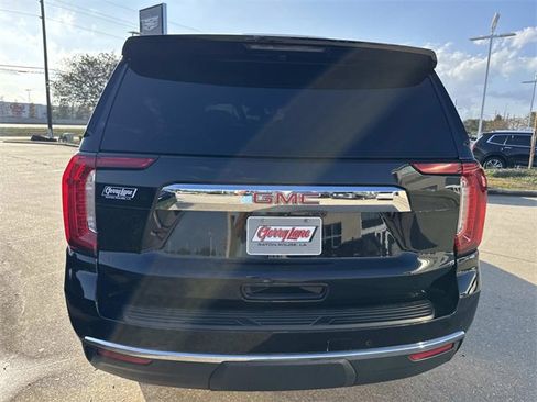 Used 2023 GMC Yukon XL SLT w/ SLT Premium Package image 6