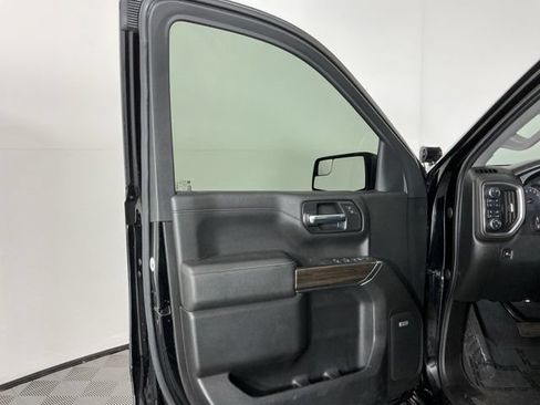 Used 2020 Chevrolet Silverado 1500 LT Trail Boss w/ Midnight Edition AWD/4WD image 11