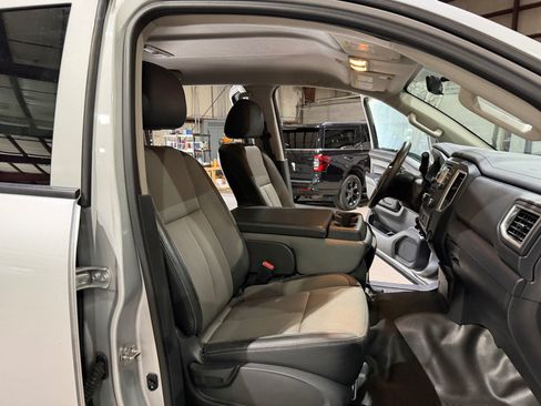 Used 2018 Nissan Titan S RWD image 27