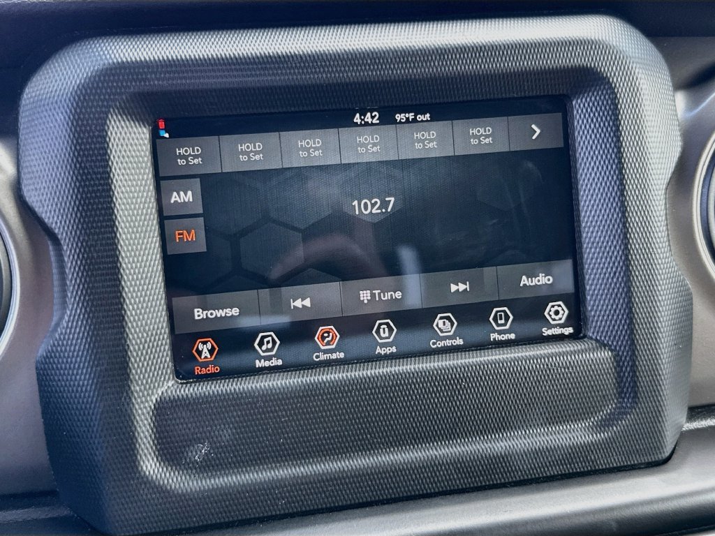 Certified 2022 Jeep Wrangler Sport AWD/4WD image 16