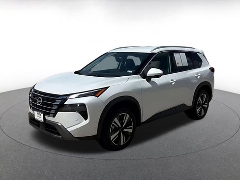 Used 2026 Nissan Rogue SL FWD image 7