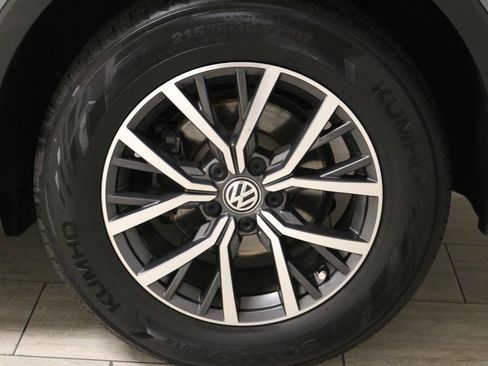 Used 2021 Volkswagen Tiguan S image 94