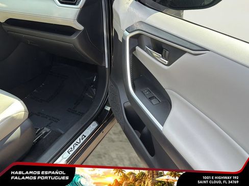 Used 2022 Toyota RAV4 XLE Premium AWD/4WD image 28
